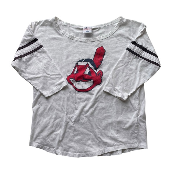 Cleveland Indians Wahoo Jersey T-Shirt White Graphic Size XL Genuine Merchandise - Picture 1 of 6